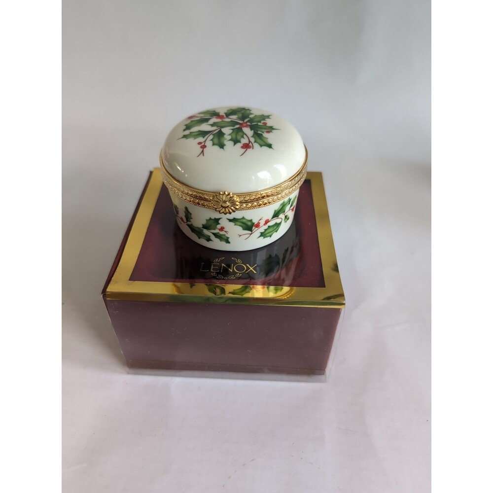 Lenox Porcelain Christmas Hinged Holly Berry Gold Trim Trinket Box NIB